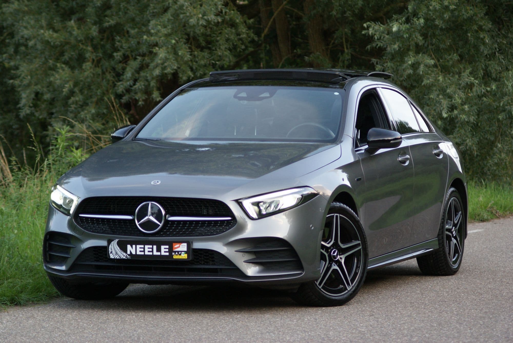 Mercedes-Benz A250e AMG